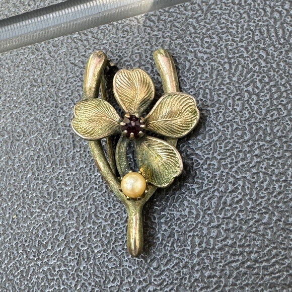 Vtg Bundle of Two Brooches Ribbon & Wishbone Flower Pearl Dark Purple Stone GUC - Picture 5 of 7